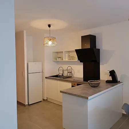 Au Coeur De La Station Apartment *